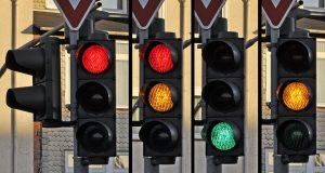 Между червеното и зеленото