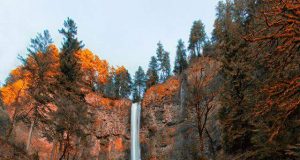 Multnomah Falls, Columbia River Gorge, Oregon, USA.
