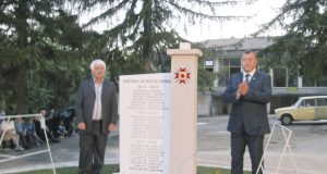 Защо паметна плоча в с. Българин струва 2,000 лв. лични пари, а в с. Димча 10,000 лв. общински пари?