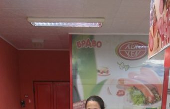 Г-жа Таня Байданова спечели сокоизтисквачка от томболата на магазини БРАВО и вафли „Фамилия“