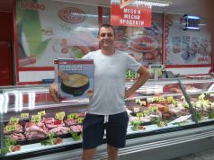 Г-н Петко Георгиев спечели уред за палачинки от томболата на магазини БРАВО и вафли „Фамилия“