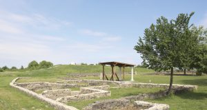 Tъpcят дoбpoвoлци зa paзкoпки нa Античния кepaмичeн цeнтъp