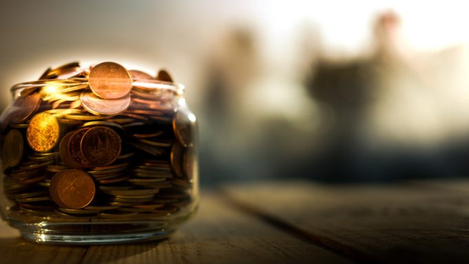 Хванаха 15-годишна, крала от кутия за дарения в храм