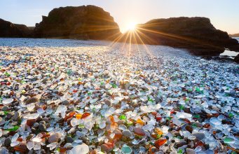 Стъкленият плаж