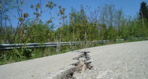 Пътят Павликени – Сухиндол се нацепи