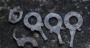 Археолози откриха огледала на близо 2000 г. край Павликени