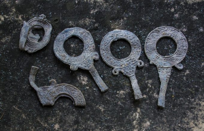Археолози откриха огледала на близо 2000 г. край Павликени