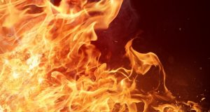 Късо съединение предизвика пожар в къща в Павликени, пострадали няма