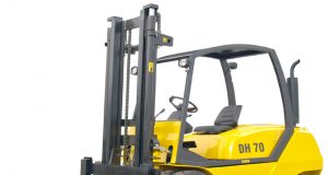 Търси да назначи мотокарист