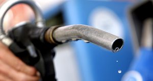 Возят „кмето“ със служебния автомобил само не и до нужника