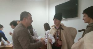Коледари от СУ “Бачо Киро“ благословиха Община Павликени
