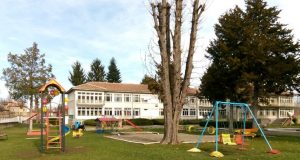 Децата от Бяла черква ще играят на нова площадка