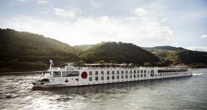 Търси да назначи персонал за петзвездни речни круизни кораби