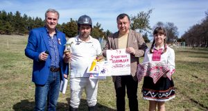 Младен Огнянов показа най-гиздавия кон на Старостилен Тодоровден в Павликени