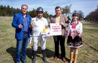 Младен Огнянов показа най-гиздавия кон на Старостилен Тодоровден в Павликени