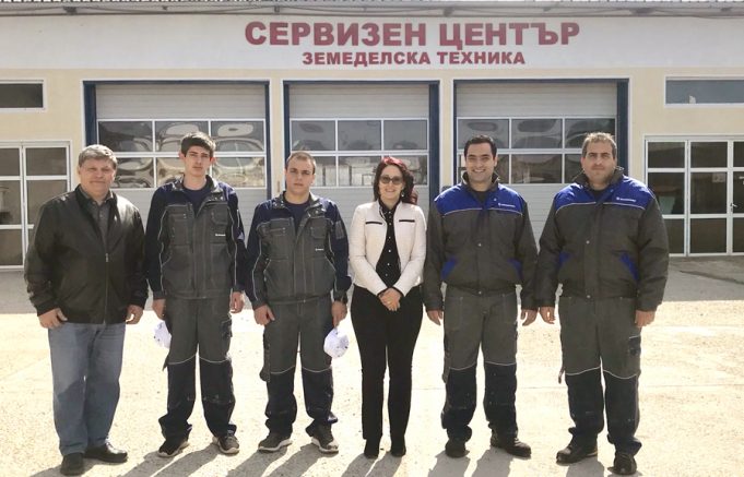Ученици от ПГАТ „Цанко Церковски“ в Павликени на стаж в „Оптиком“