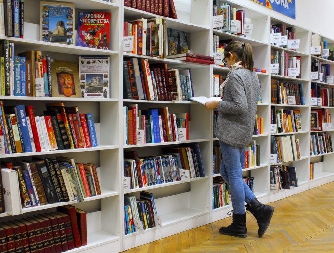 „Селфи с книга“ ще насърчава младите да четат