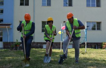 Започна изграждането на три площадки с детски съоръжения в Павликени