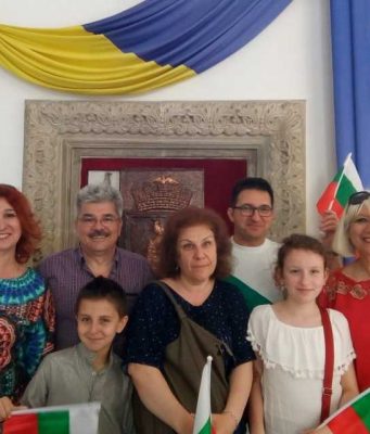 Лауреати на „Нека да е лято“ с награди от международен конкурс в Румъния Максим Ялнъзов спечели мини Гран при, а Васи Василева 1-ва награда