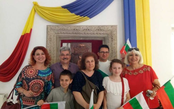 Лауреати на „Нека да е лято“ с награди от международен конкурс в Румъния Максим Ялнъзов спечели мини Гран при, а Васи Василева 1-ва награда