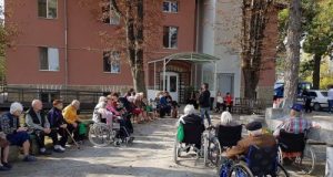 Какво се случва в старческия дом в Караисен?