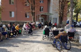 Какво се случва в старческия дом в Караисен?