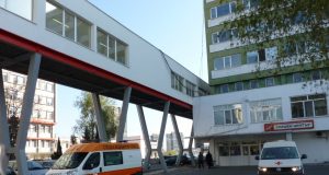 26-годишният Ивайло от Павликени се бори за живот, след като полетя от блок в Бургас