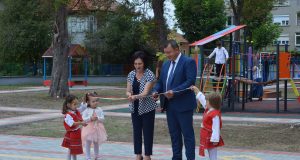 Откриха нови площадки за игра в детска градина „Осми март“