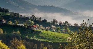 Фотоизложбата „Родопски шарки“ гостува в Галерия „13-то стъпало“