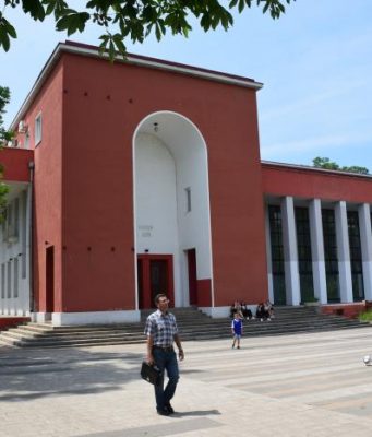 В Плевен театрална постановка и базар на книги подпомагат Данчо