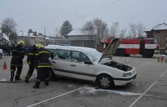 Демонстрация на пожарна и спасителна техника в Павликени
