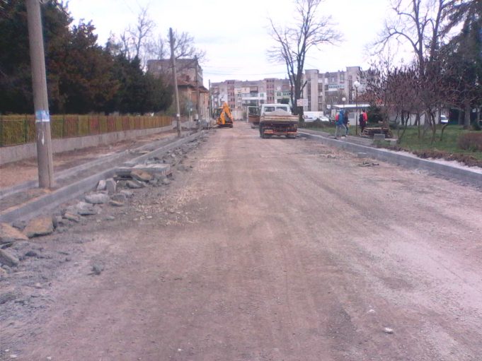 Кой асфалтира улицата на „Абсолют +“