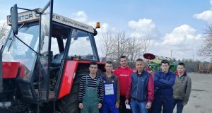 Младо попълнение механизатори са готови да започнат работа