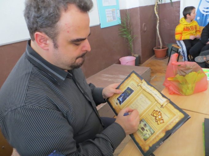 Писателят Никола Райков беше на гости на клуб „Четящи бисерчета” в Павликени Никола Райков