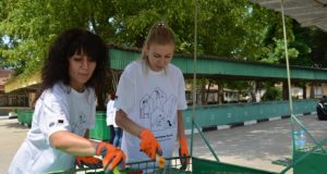 Доброволци са участвали в обновяванетона общинския пазар в Павликени