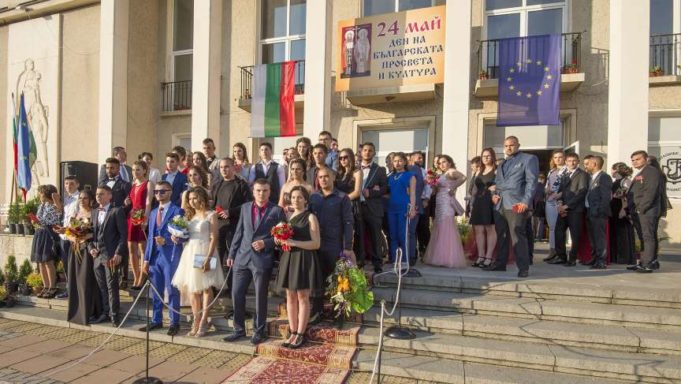 В Павликени отличиха директор, учител и ученик на годината