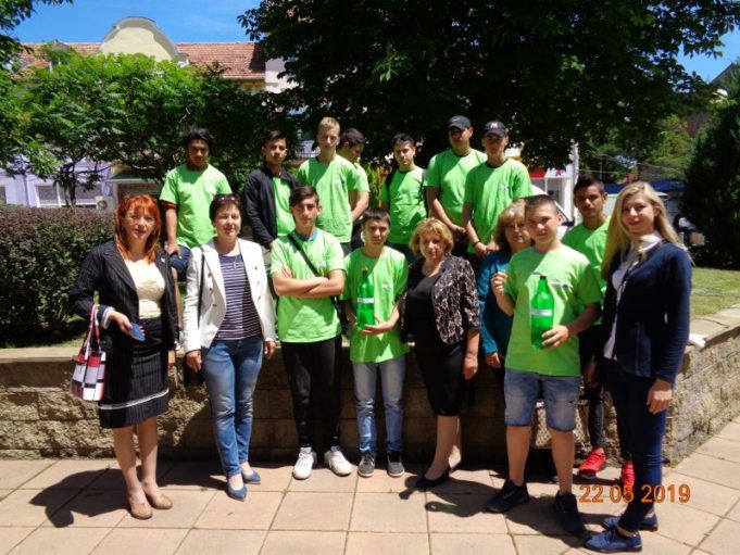 Акция за спасяване на кестените се проведе в Павликени