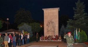С тържествена заря-проверка, минута мълчание и поднасяне на венци в Павликени бяха отбелязани 143 години от гибелта на Христо Ботев