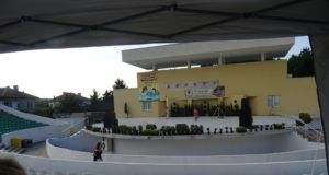 „Нека да е лято“ или как насила хубост не става