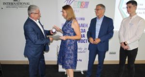 Комплексът за социални услуги в Павликени получи юбилейна награда от НАСО