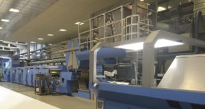 Търси да назначи оператори на машини