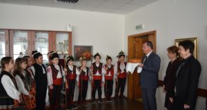 Коледари гостуваха на кмета на община Павликени