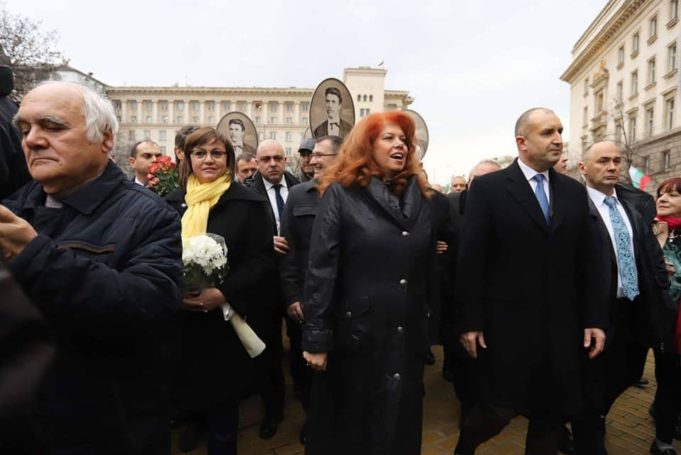 Румен Радев е срам за България