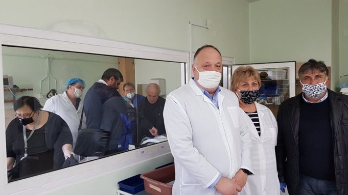 Ротарианци дариха средства за купуване на респиратор за болницата в Павликени