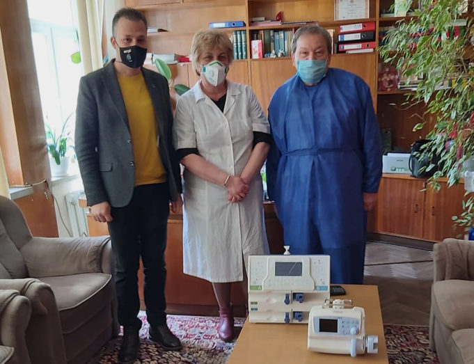 Общинските съветници от БСП – Павликени дариха инфузионни помпи на градската болница