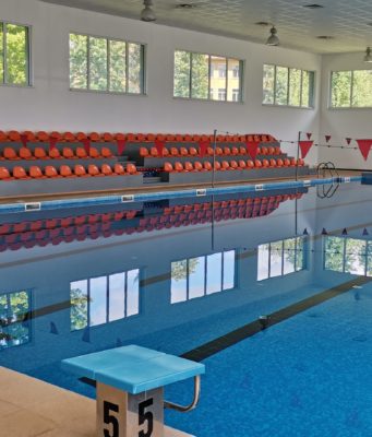 Община Павликени е получила наградата „ЕкоЕнергия“ за енергоспестяващи мерки на покрития общински плувен басейн