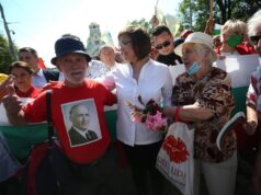 Другарката Корнелия Нинова
