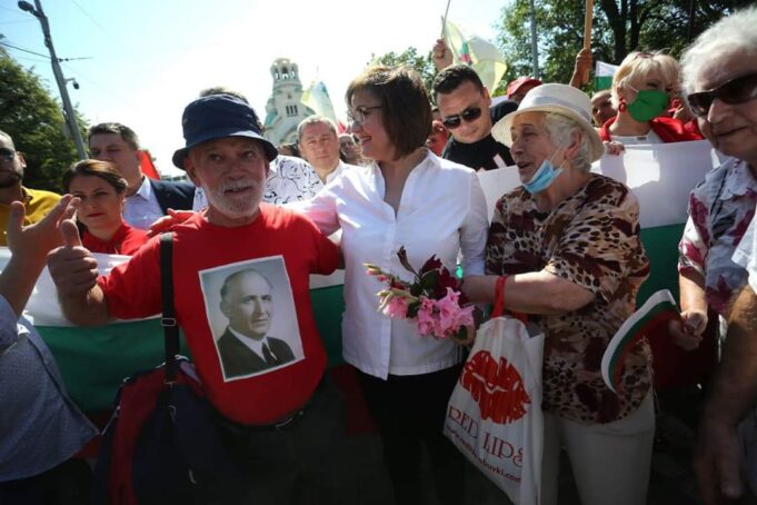 Другарката Корнелия Нинова