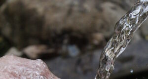 Жители на Караисен блокираха пътя за Свищов при протест заради липсата на вода