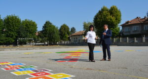 Образователни игри изрисуваха в двора на училище в Павликени